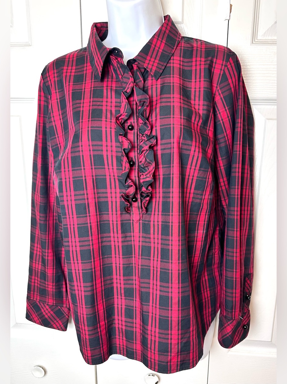 TALBOTS Petite Tartan Plaid Ruffle Front Blouse Top Shirt Red Black 12P Button